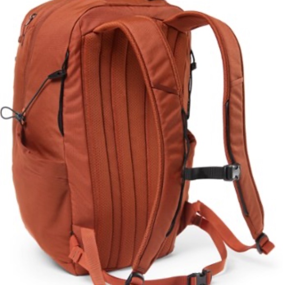 Arc'teryx Mantis 26 L Hike Pack in Sequoia (unisex) - Picture 3 of 3